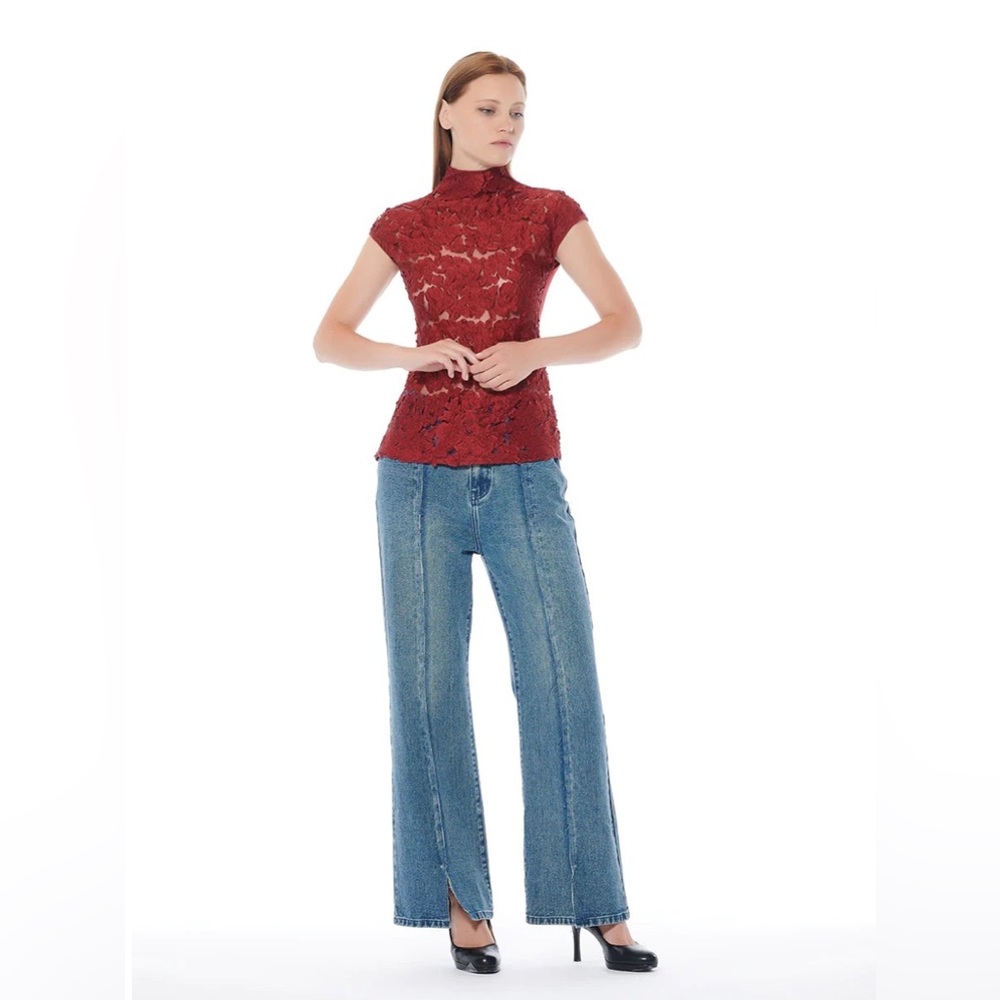 Gracia Embroidery High Neck Top